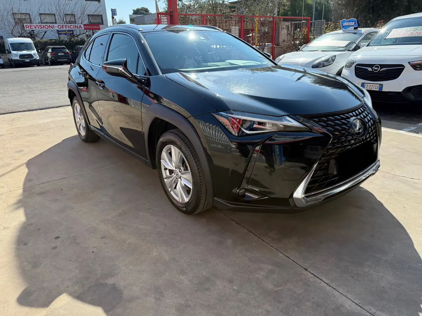 Lexus UX 250h LEXUS UX 250h 2.0 Bussines 2wd cvt my20 Černá - 2