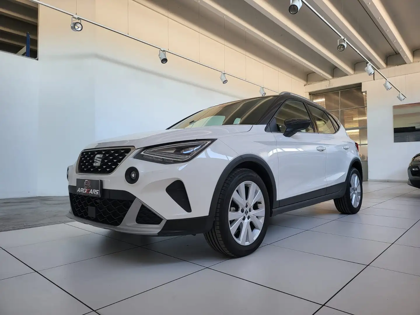 SEAT Arona Arona 2022 1.0 ecotsi Xperience 95cv Weiß - 1