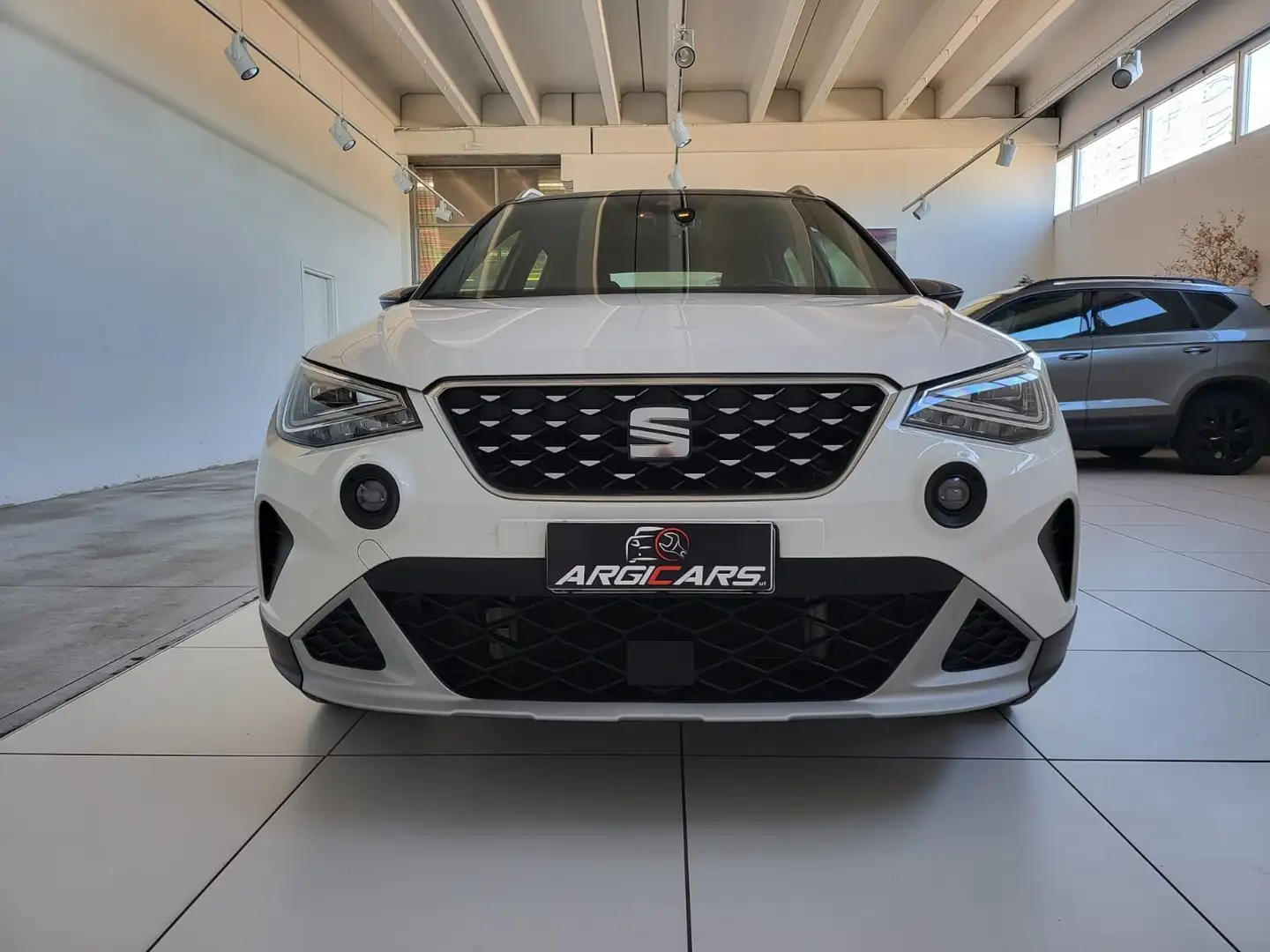 SEAT Arona Arona 2022 1.0 ecotsi Xperience 95cv Weiß - 2
