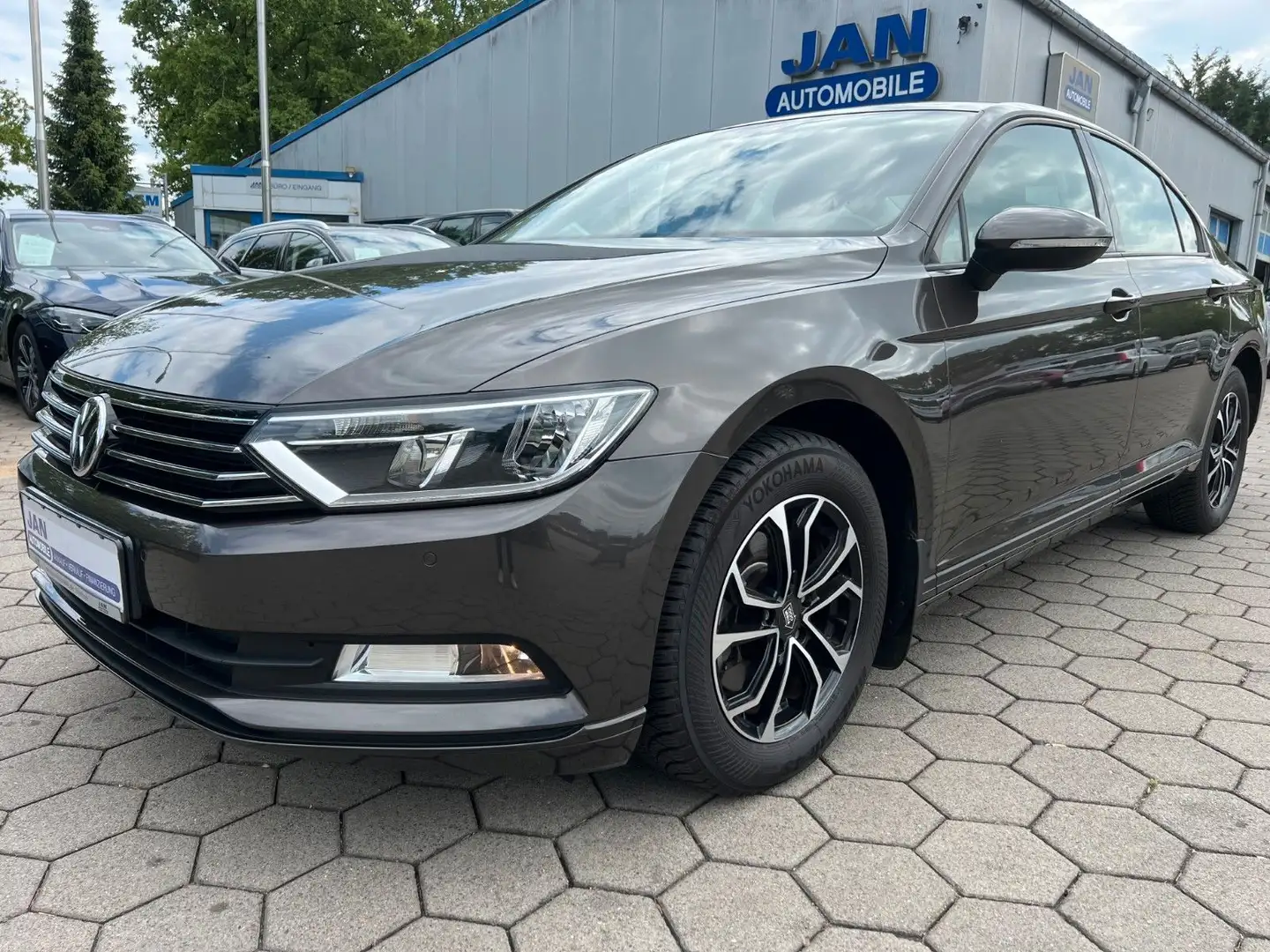 Volkswagen Passat Lim 1.4TSI SHZ|Alu|Navi|AC Schwarz - 1