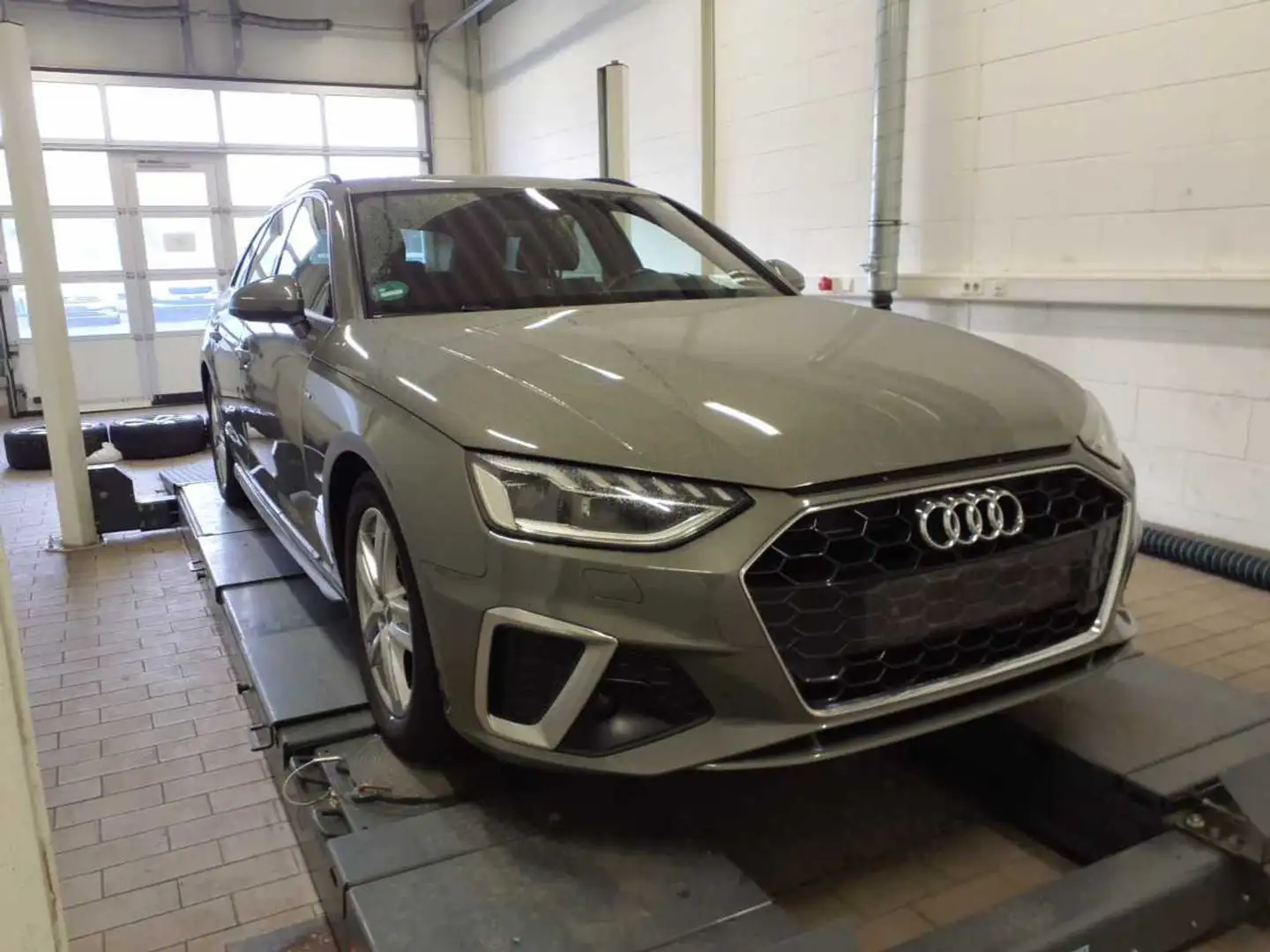 Audi A4 40 TDI Stronic S LINE MATRIX*KAMERA*HUD Grau - 2