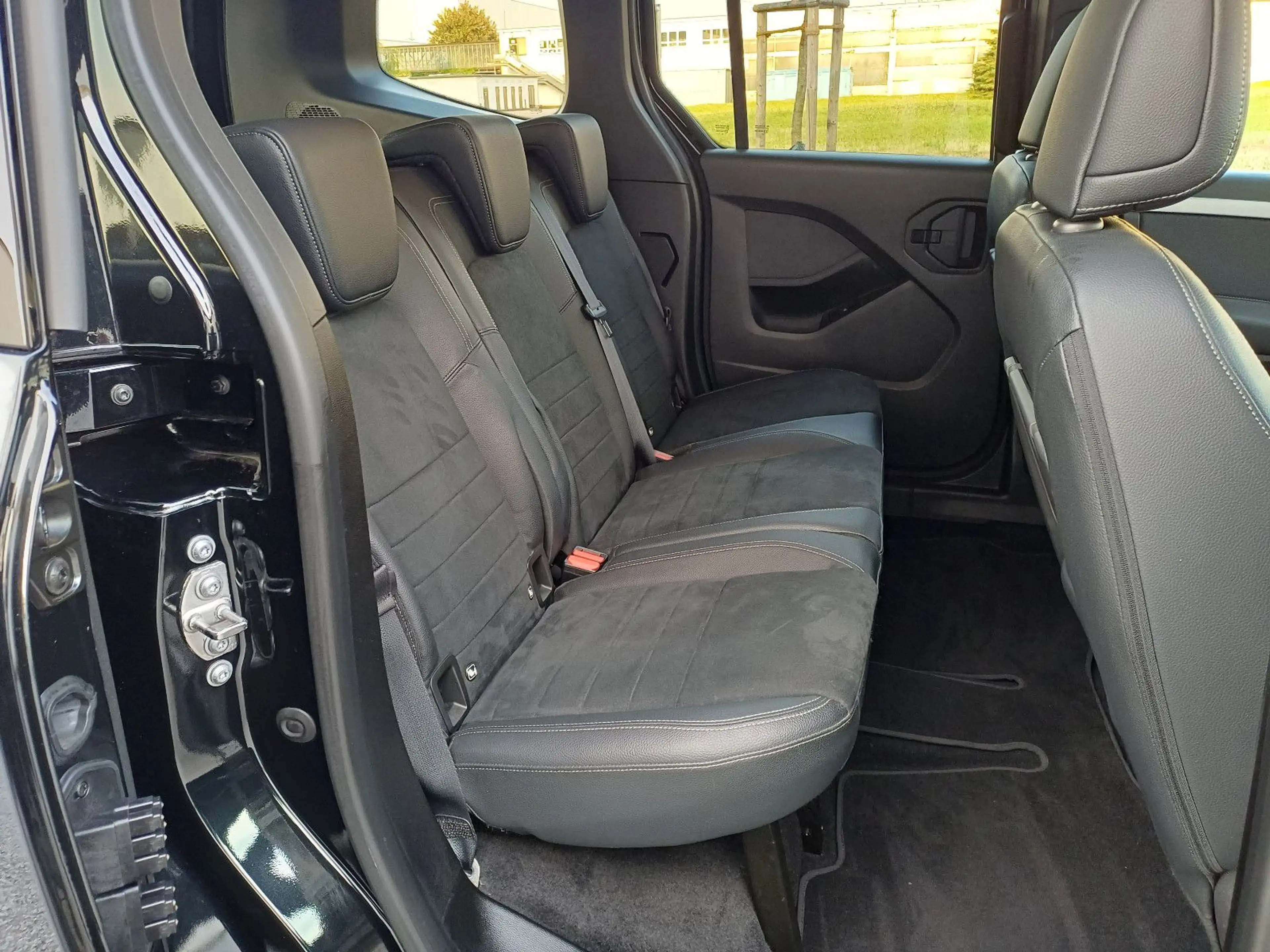 Mercedes-Benz T-Class T 180d PROGRESSIVE-EDITION/Navi/LED/AHK/Kamera — photo 15