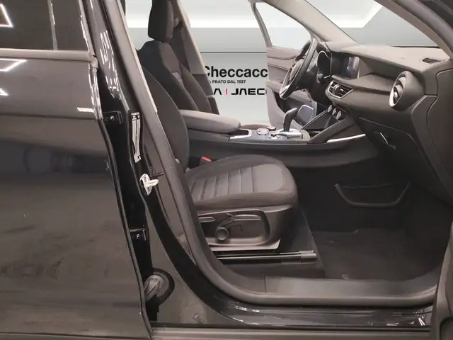 Alfa Romeo Stelvio view 11