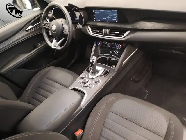 Alfa Romeo Stelvio view 13