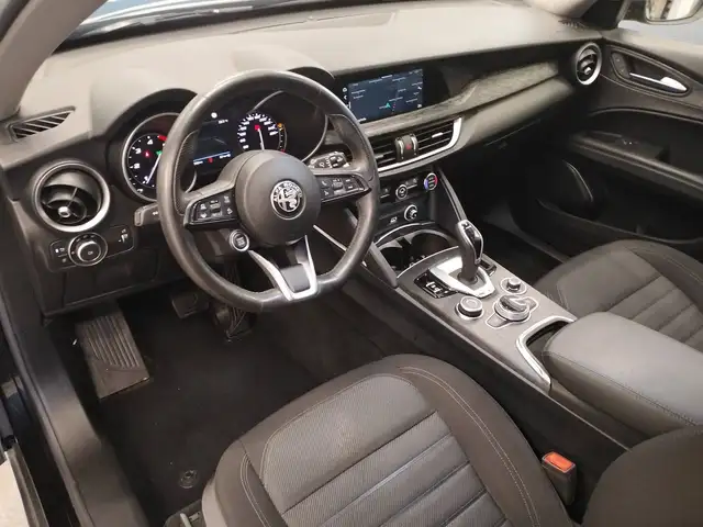 Alfa Romeo Stelvio view 10