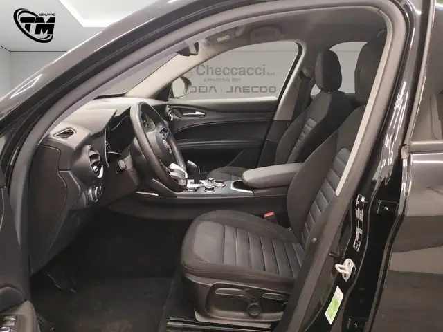 Alfa Romeo Stelvio view 9