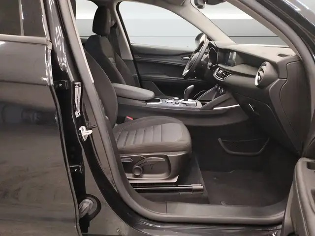 Alfa Romeo Stelvio view 12