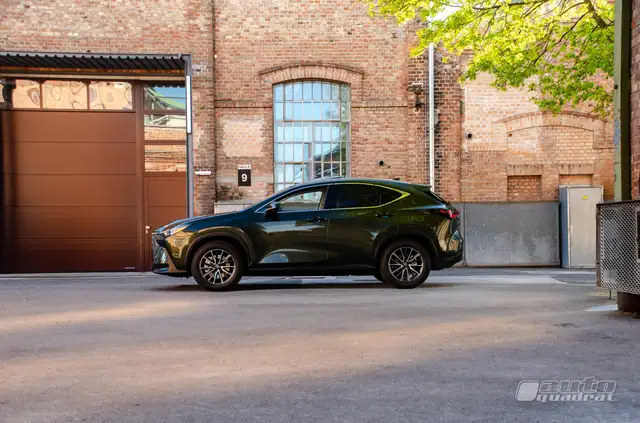 Lexus NX 450h+ SUV EXECUTIVE E-FOUR - LEDERAUSSTATTUNG - HYBRID