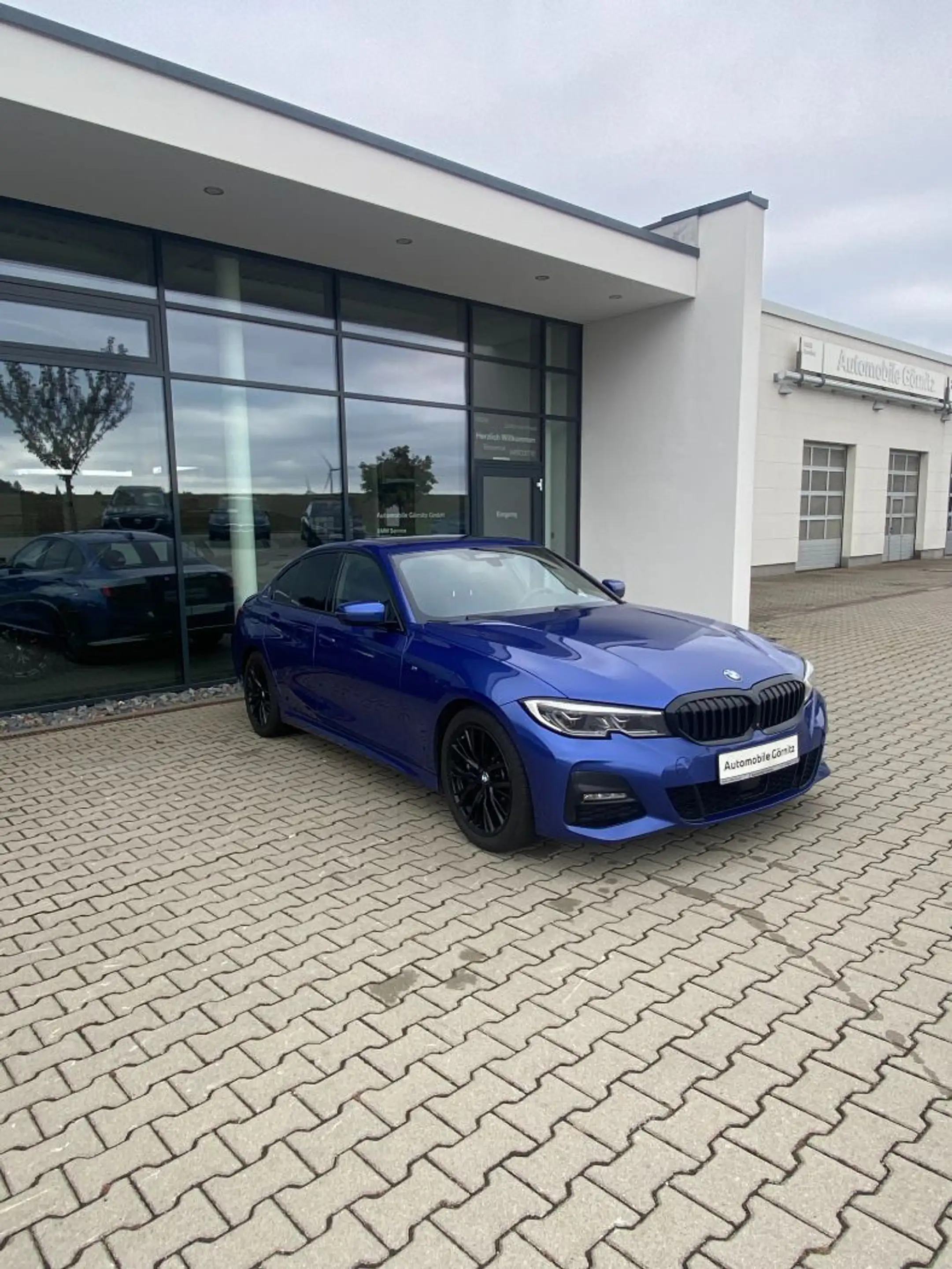 BMW 330 i Lim/MSPORT/HUD/LASER/360°/ACC/STANDHZ/H&K/ — photo 2