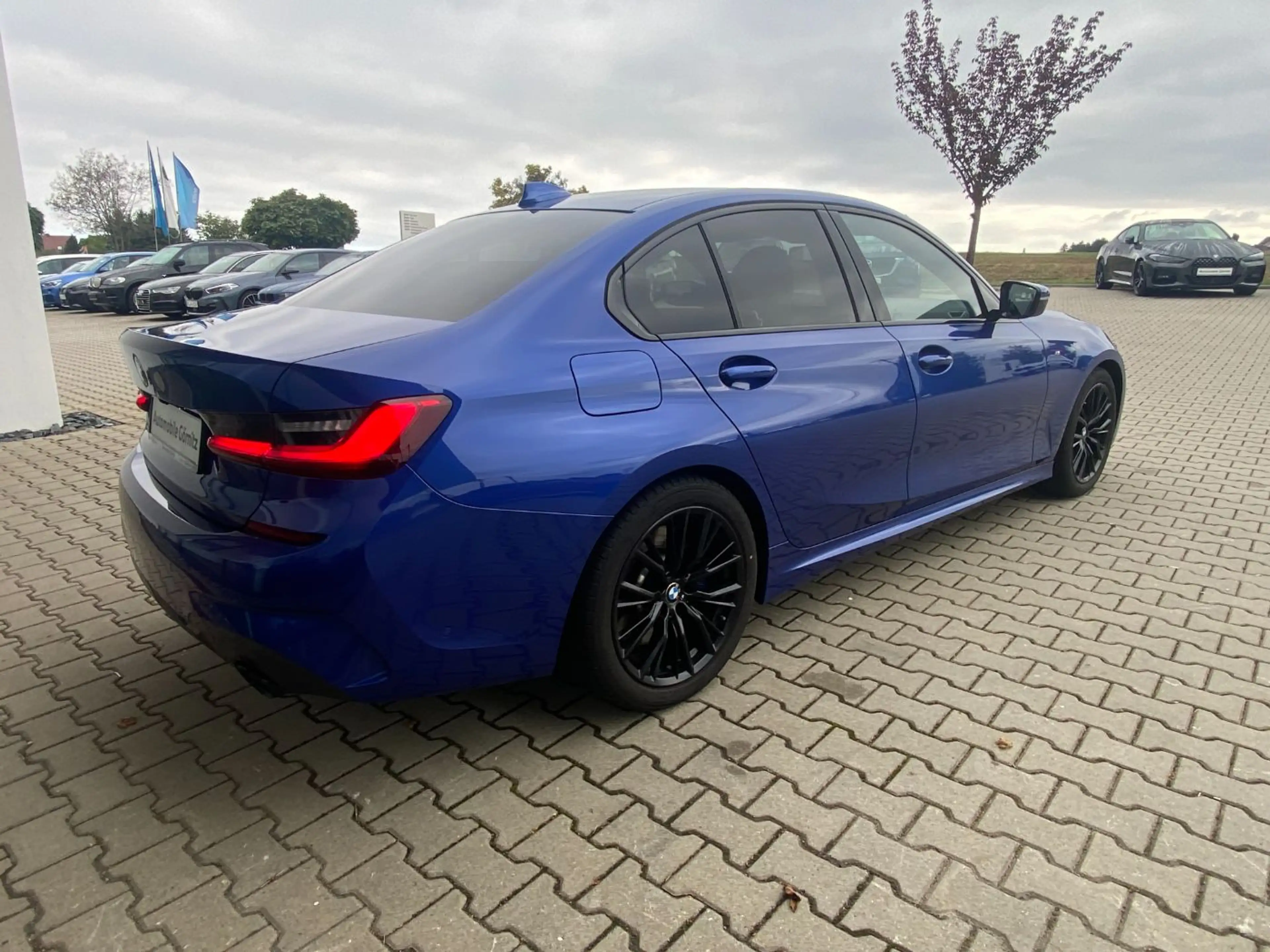 BMW 330 i Lim/MSPORT/HUD/LASER/360°/ACC/STANDHZ/H&K/ — photo 4