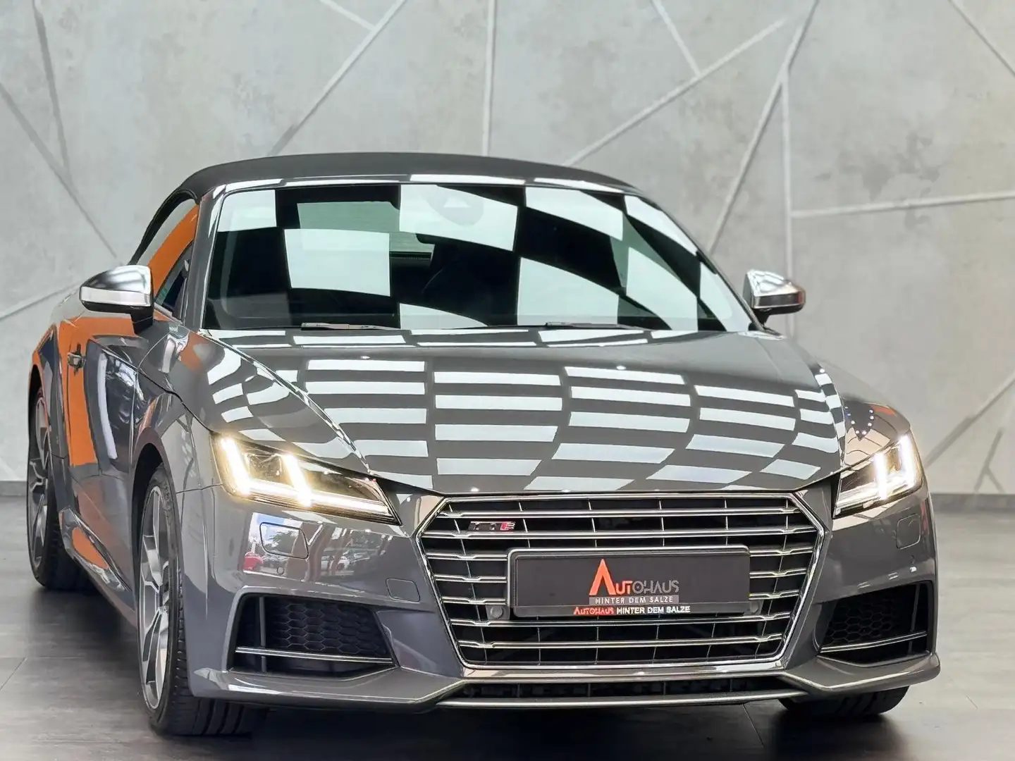 Audi TTS Roadster 2.0 TFSI quattr|B&O|MATRIXBEAM| Grau - 2