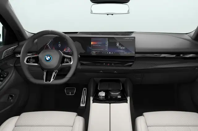 BMW 5 Series view 3
