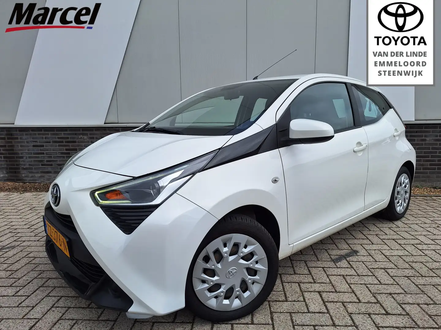 Toyota Aygo 1.0 VVT-i X-play | Airco | Achteruitrijcamera | Blanc - 1