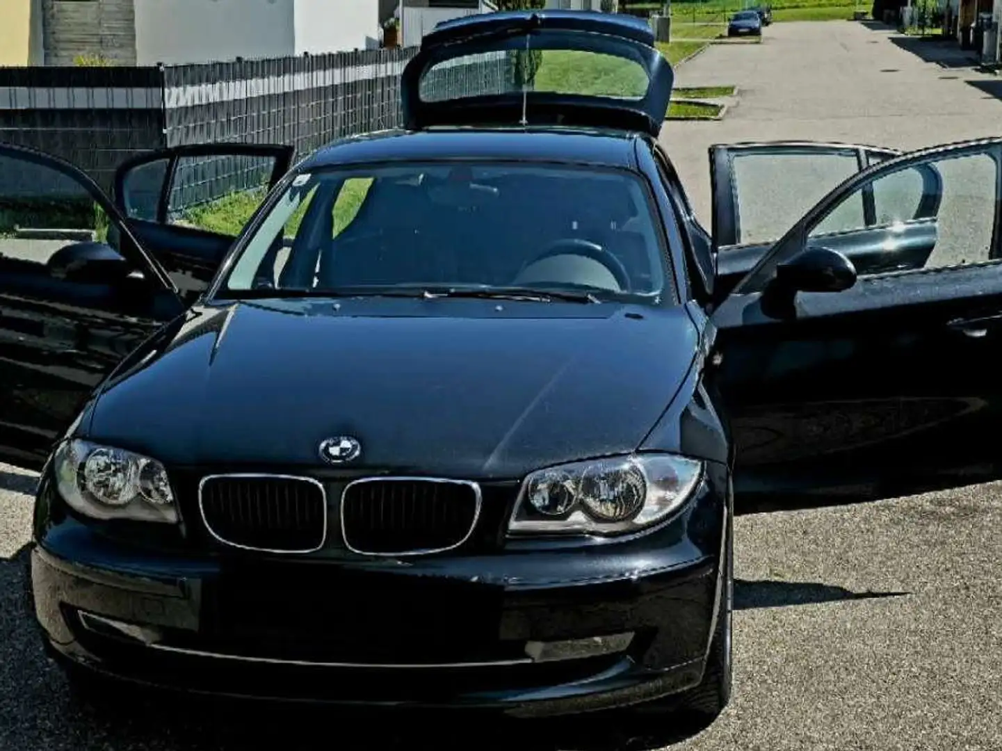 BMW 116 116d Schwarz - 1
