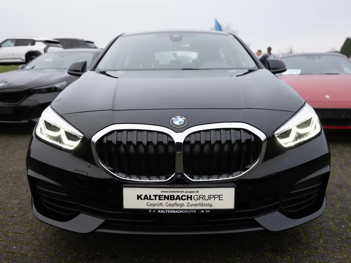 BMW 118 i Advantage LED W-LAN NAVI SITZHEIZUNG PDC Schwarz - 2