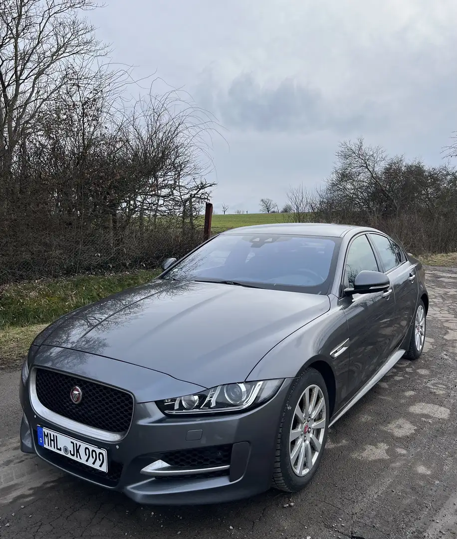 Jaguar XE 20d 180 PS R-Sport Automatik Vollausstattung Grau - 1
