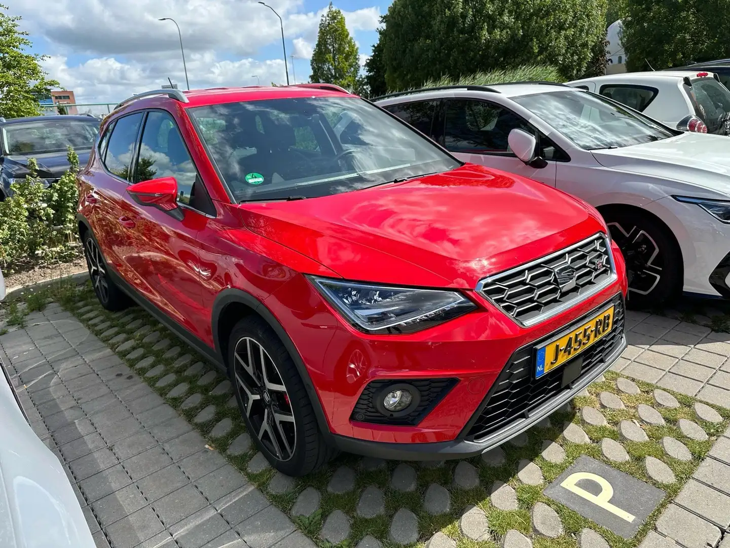 SEAT Arona 1.0 TSI FR Business Intense 115 PK | Parkeersensor Rood - 2