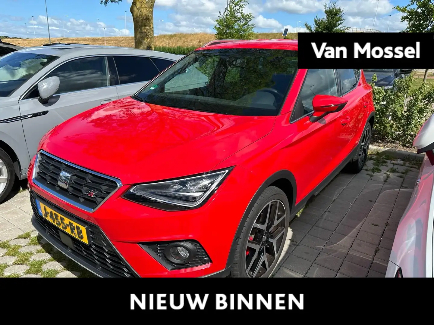 SEAT Arona 1.0 TSI FR Business Intense 115 PK | Parkeersensor Rood - 1
