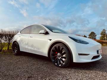 Model Y 72.5 kWh Dual Motor Performance (377 kW)