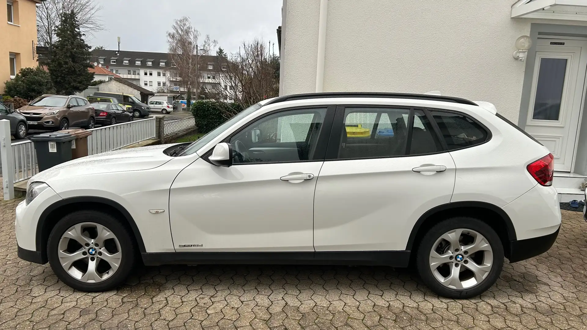 BMW X1 sDrive18d Weiß - 2