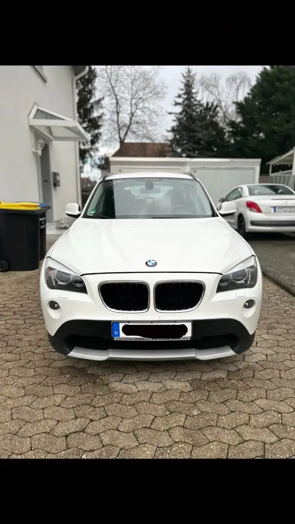BMW X1 sDrive18d Weiß - 1