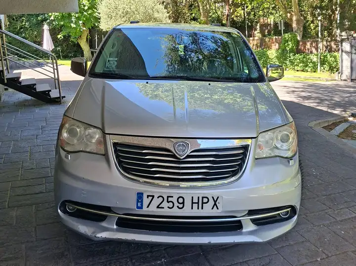 Lancia Voyager 2013, foto 3