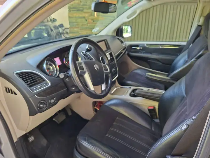 Lancia Voyager 2013, foto 7