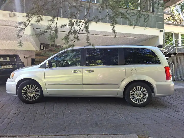 Lancia Voyager 2013