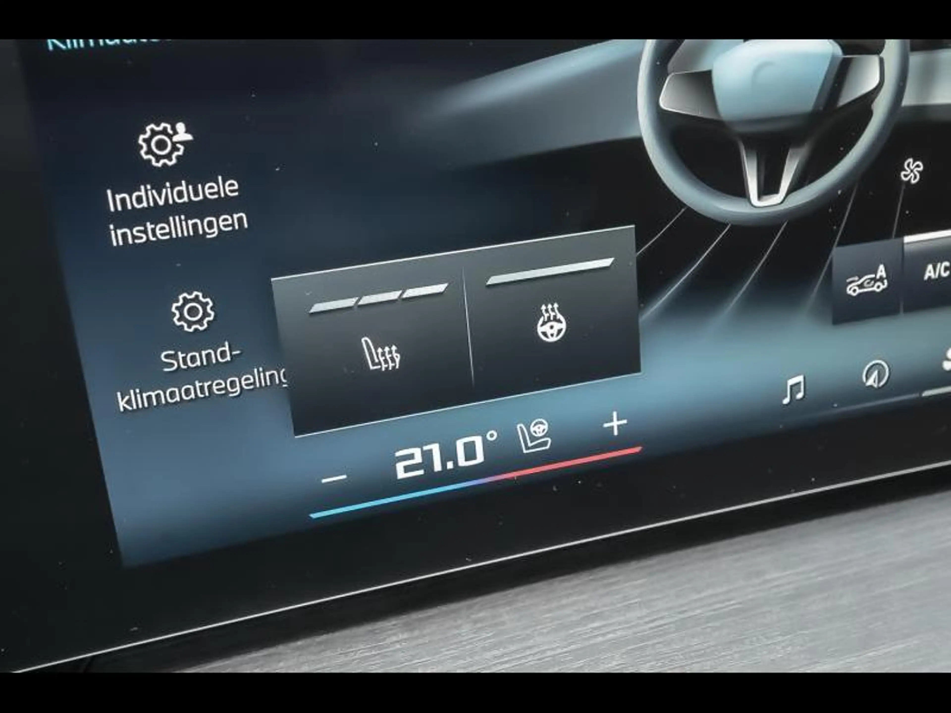 BMW i4 Gran Coupé — photo 13