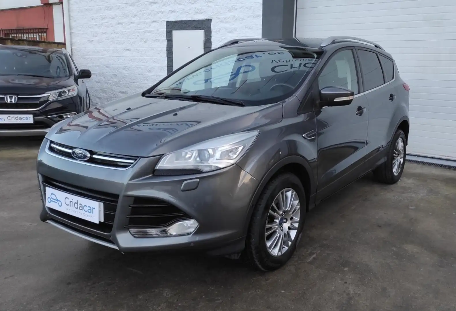 Ford Kuga 2.0TDCi Titanium 4x2 140 Gris - 1