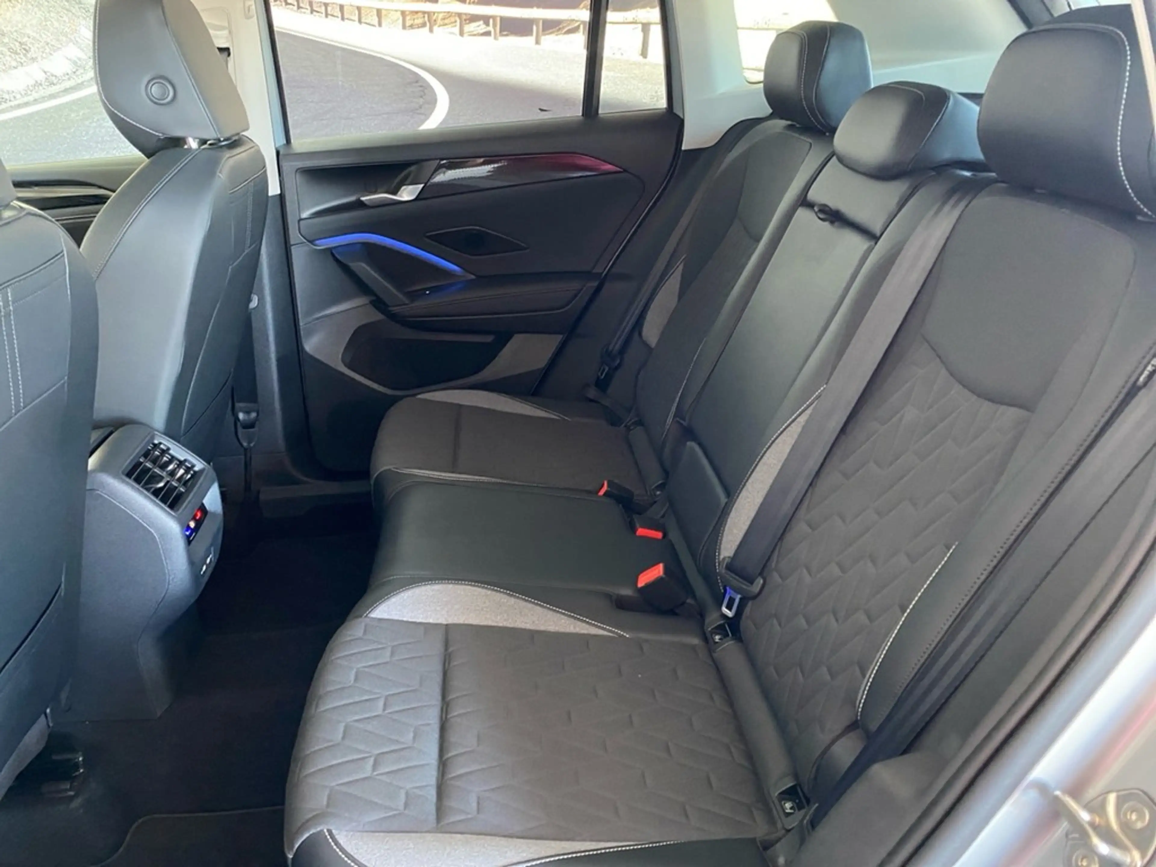 Volkswagen Tiguan 2.0 TDI DSG Energy AHK+360°KAMERA+ACC+NAVI+KEYLESS — photo 8