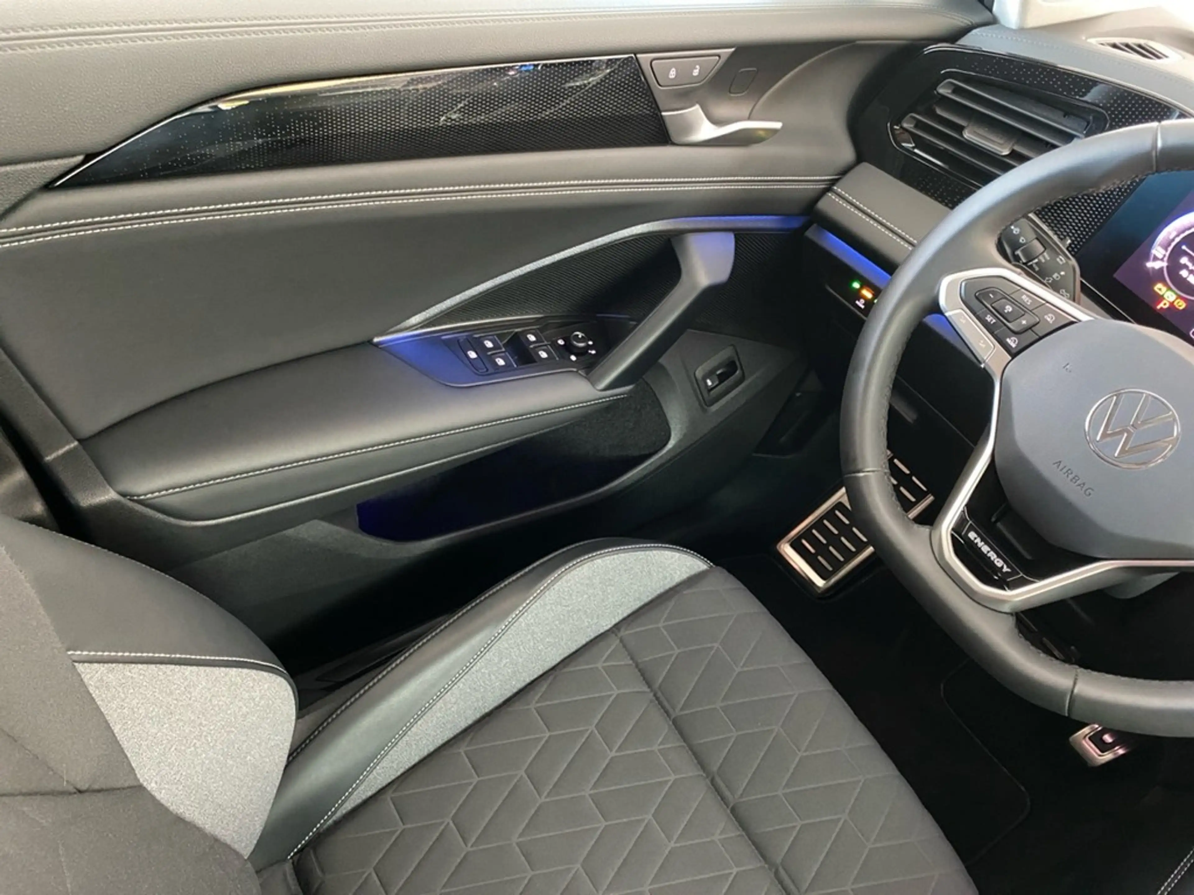 Volkswagen Tiguan 2.0 TDI DSG Energy AHK+360°KAMERA+ACC+NAVI+KEYLESS — photo 14
