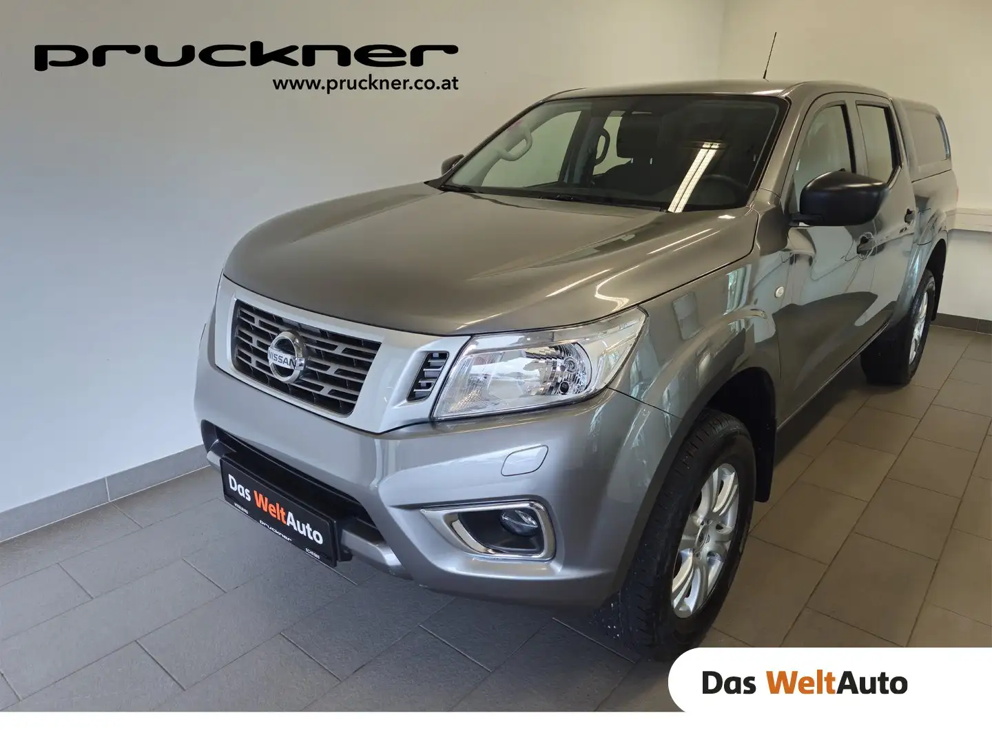 Nissan Navara Double Cab 4x4 2,3 dCi Visia Grau - 1