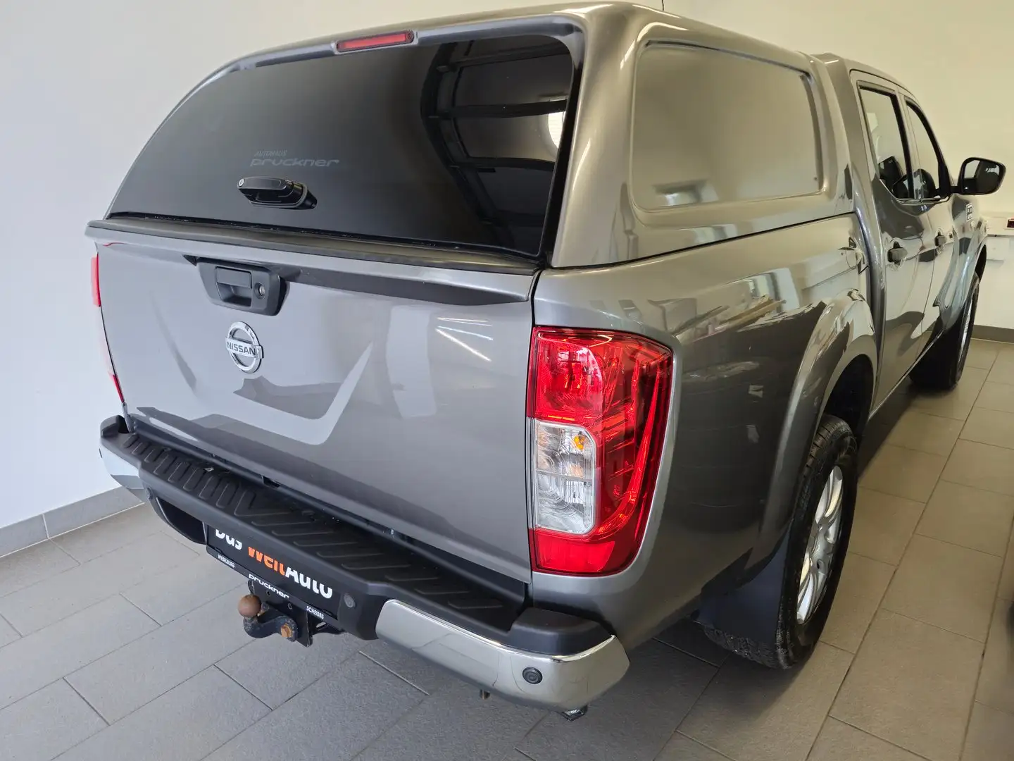 Nissan Navara Double Cab 4x4 2,3 dCi Visia Grau - 2