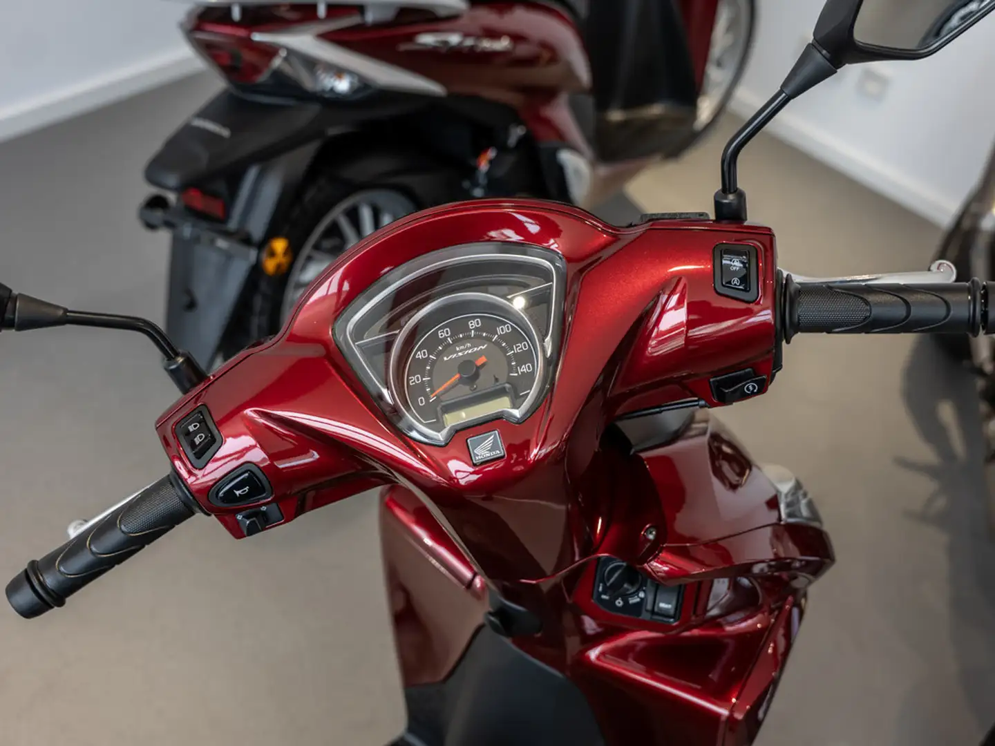 Honda Vision 110 Rouge - 2