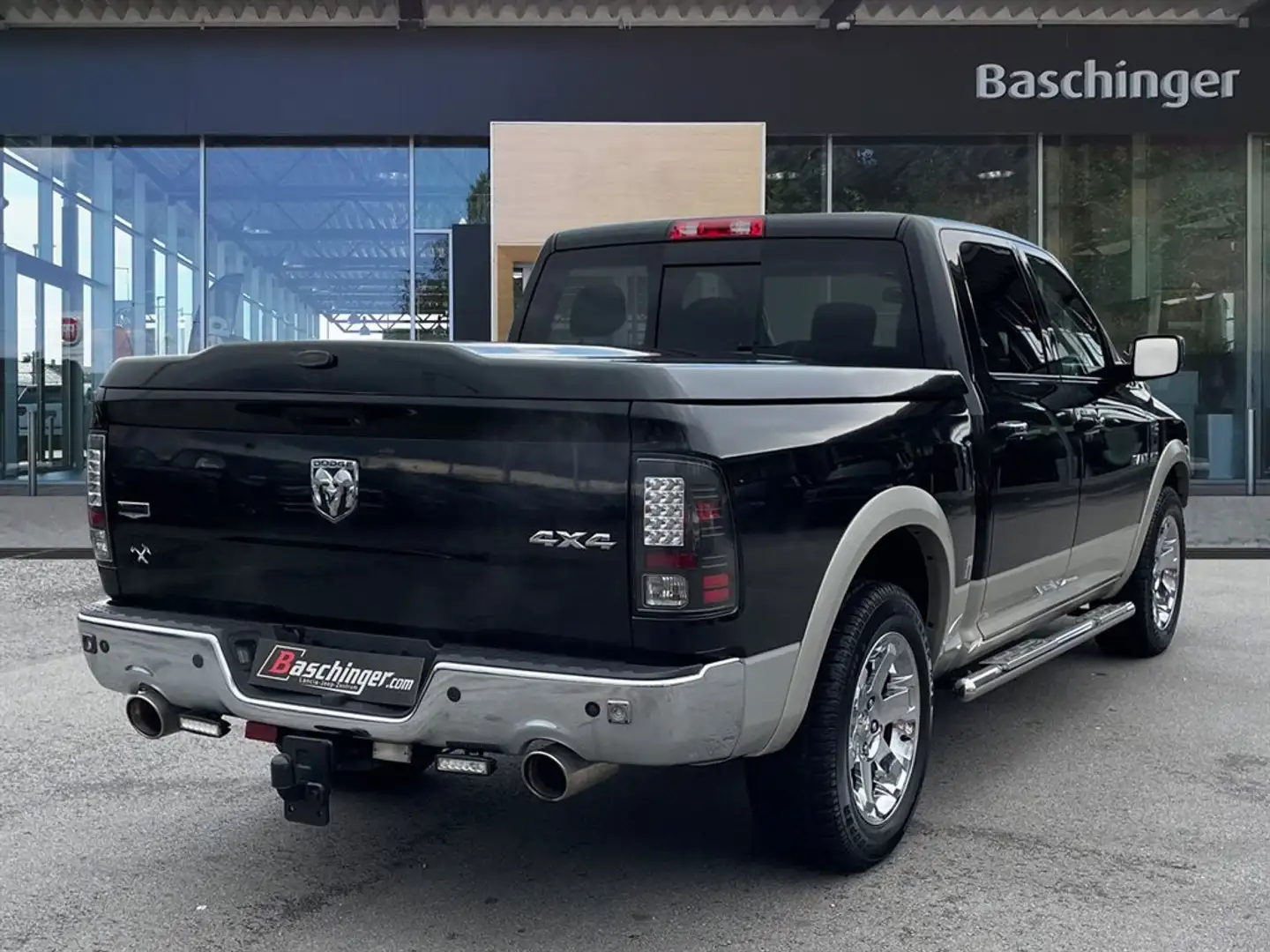 Dodge RAM Crew Cab 5.7 V8 Laramie Tonneau-Cover Noir - 2
