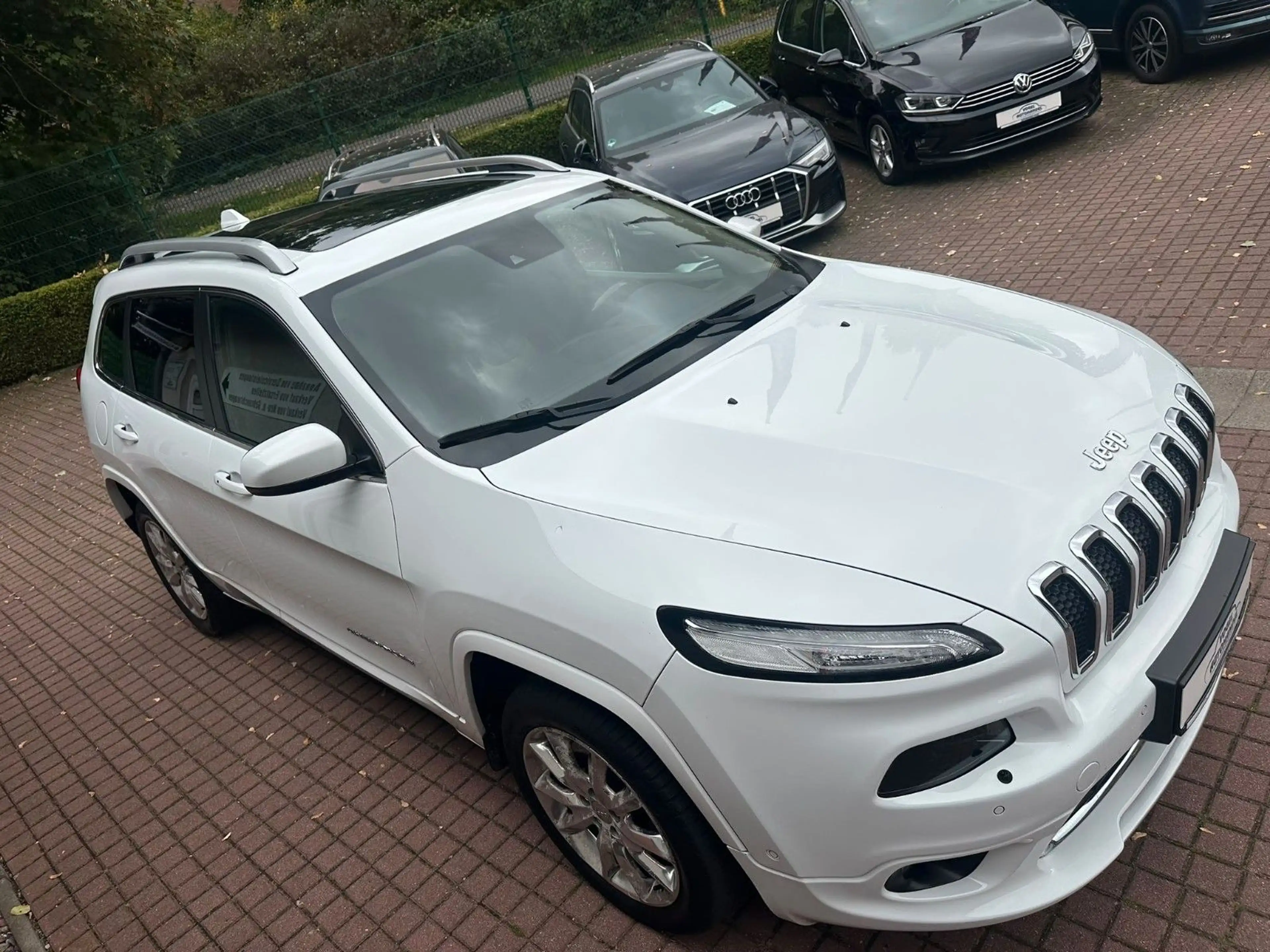 Jeep Cherokee 4x4*AUTOM.*LEDER*PANO*AHK* — photo 5