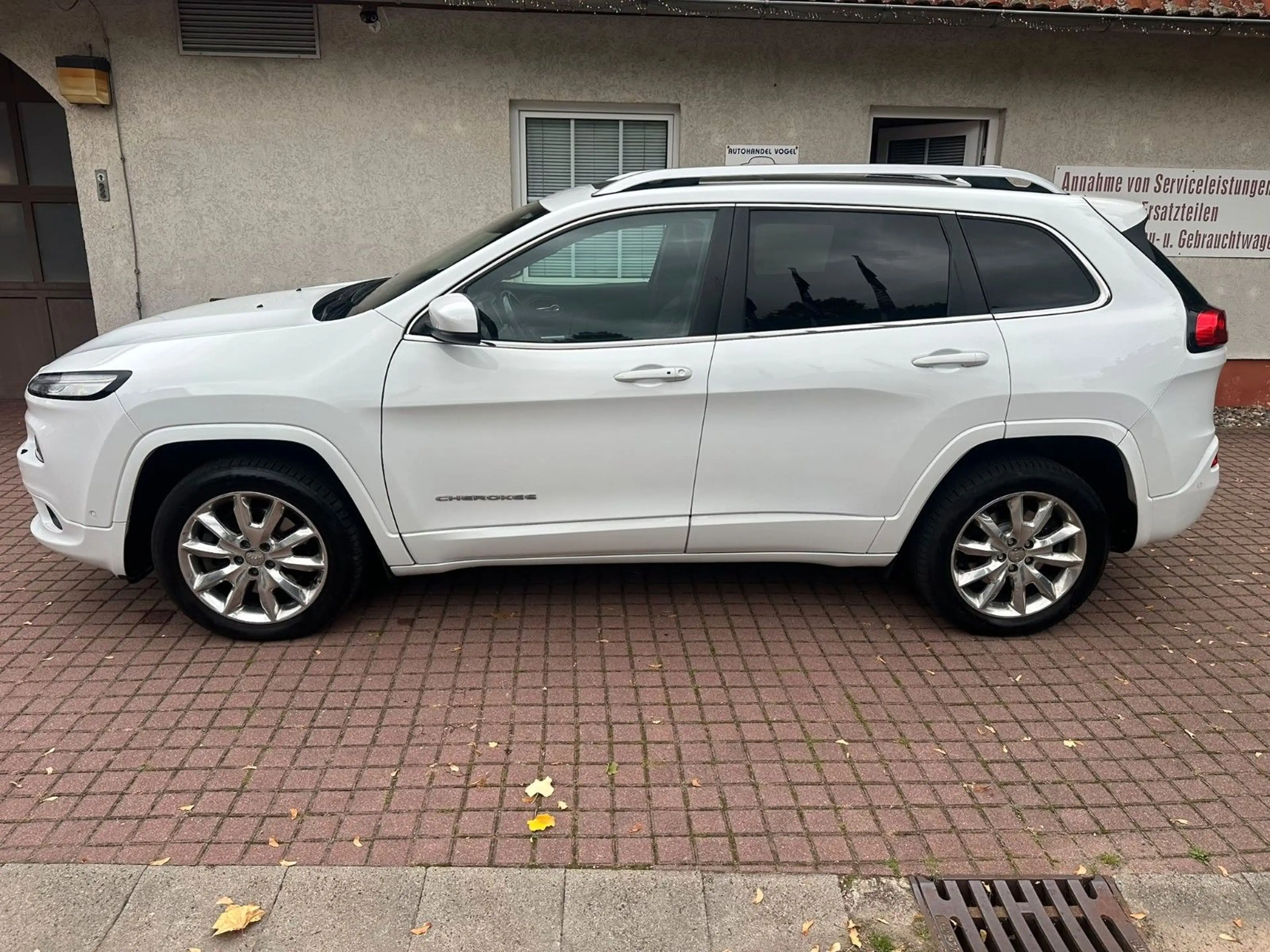 Jeep Cherokee 4x4*AUTOM.*LEDER*PANO*AHK* — photo 2