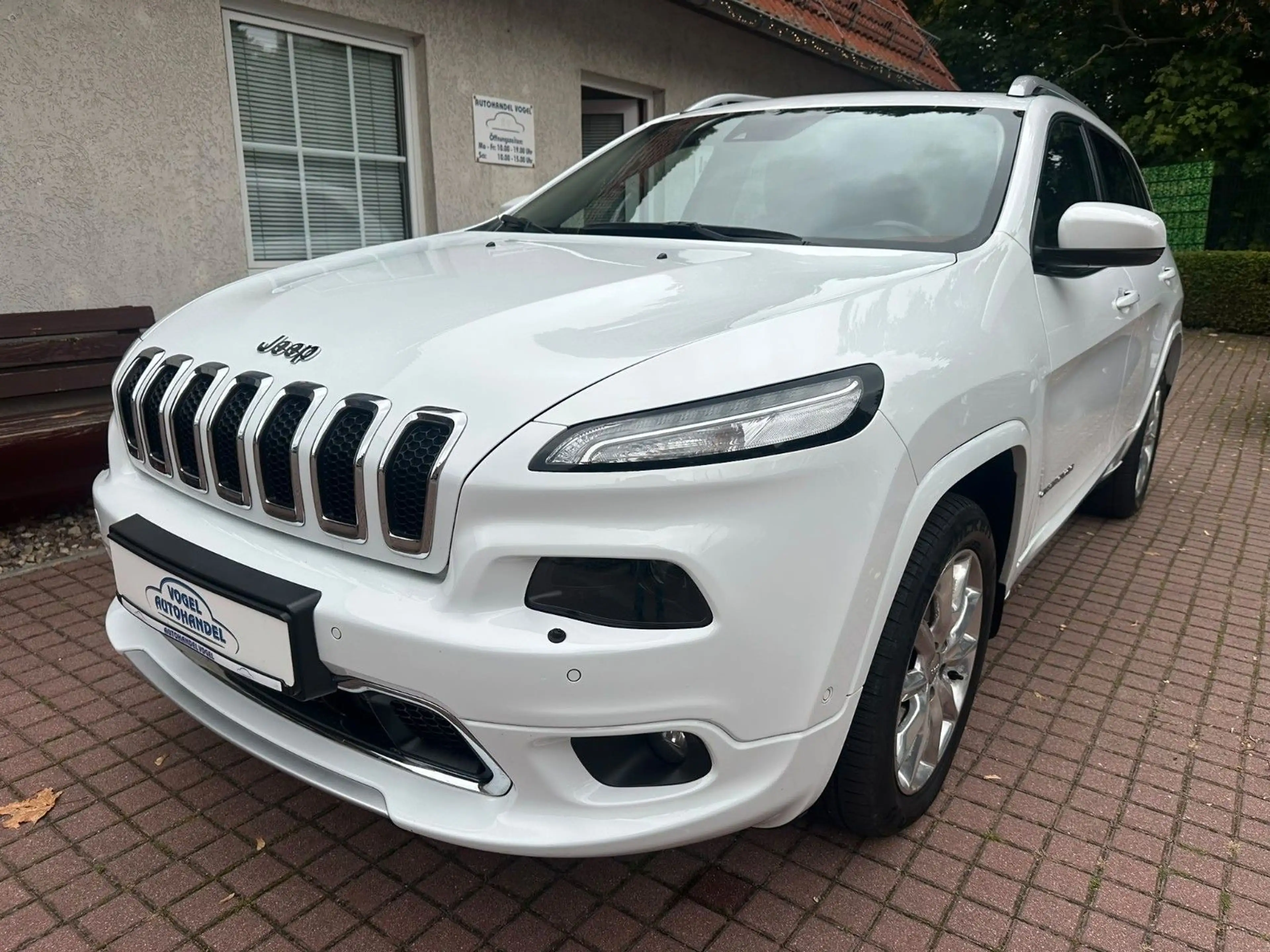 Jeep Cherokee 4x4*AUTOM.*LEDER*PANO*AHK*