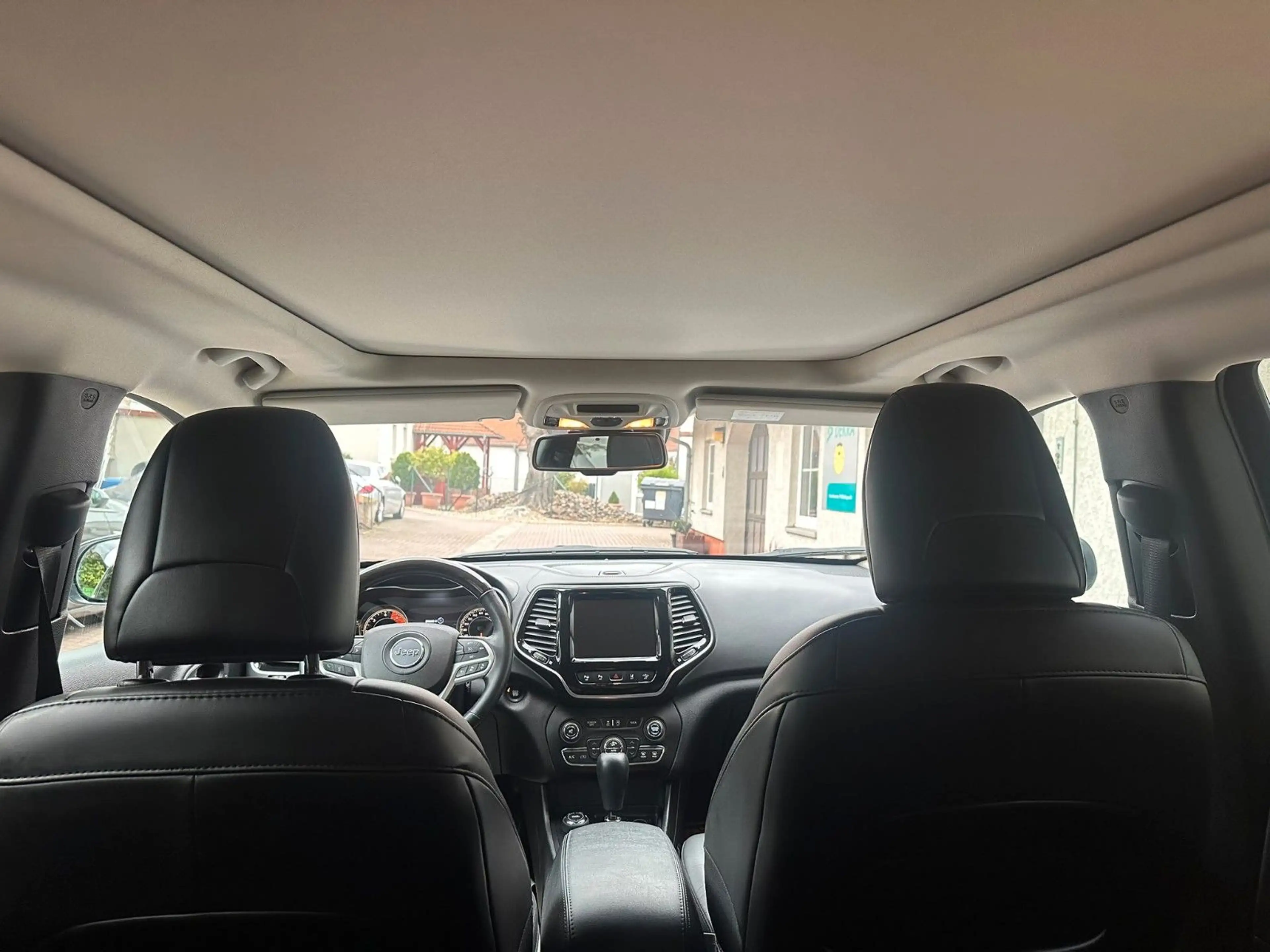 Jeep Cherokee 4x4*AUTOM.*LEDER*PANO*AHK* — photo 11