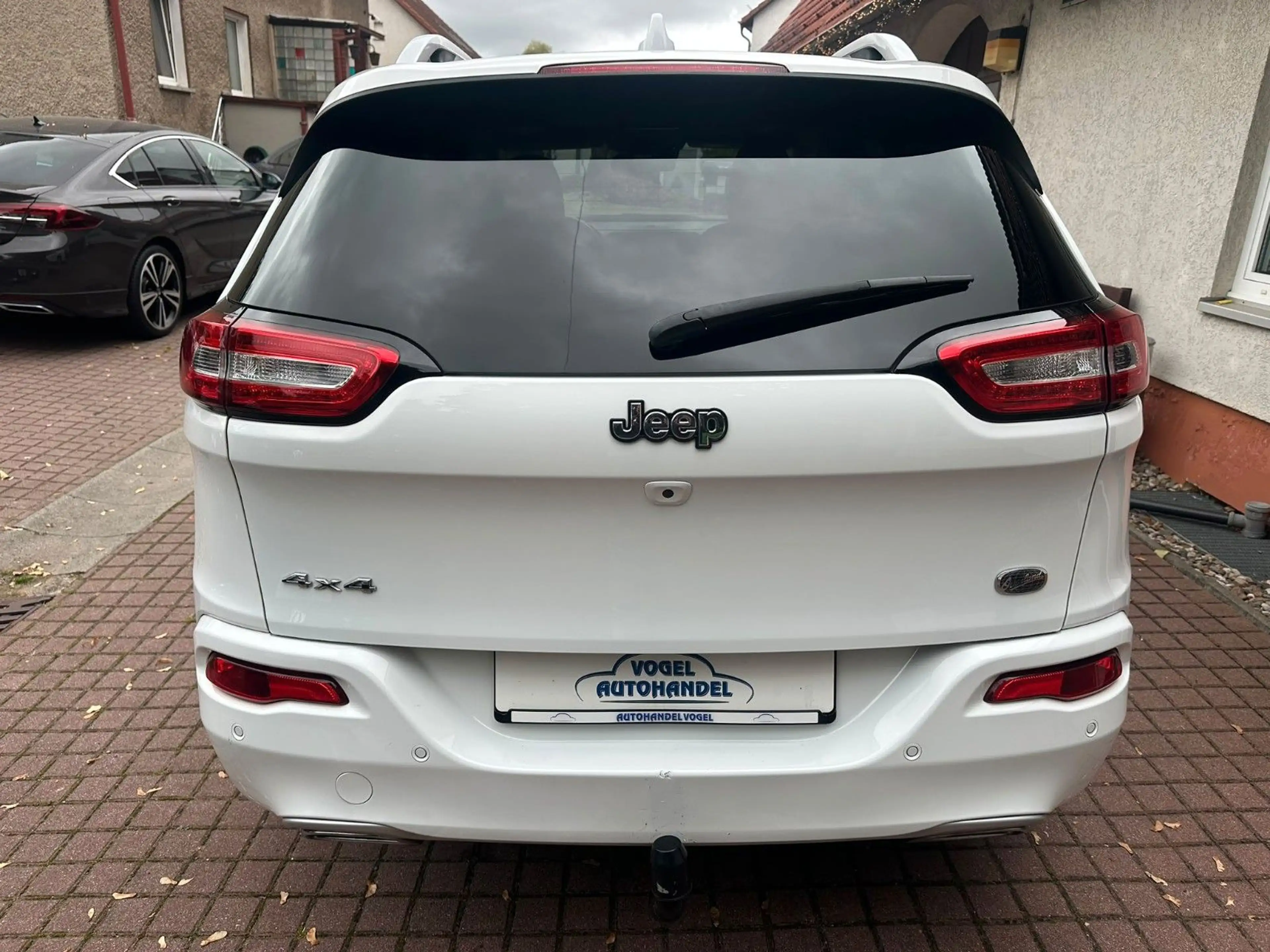 Jeep Cherokee 4x4*AUTOM.*LEDER*PANO*AHK* — photo 3