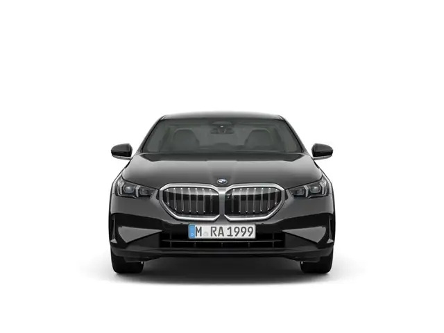 BMW 5 Series view 5