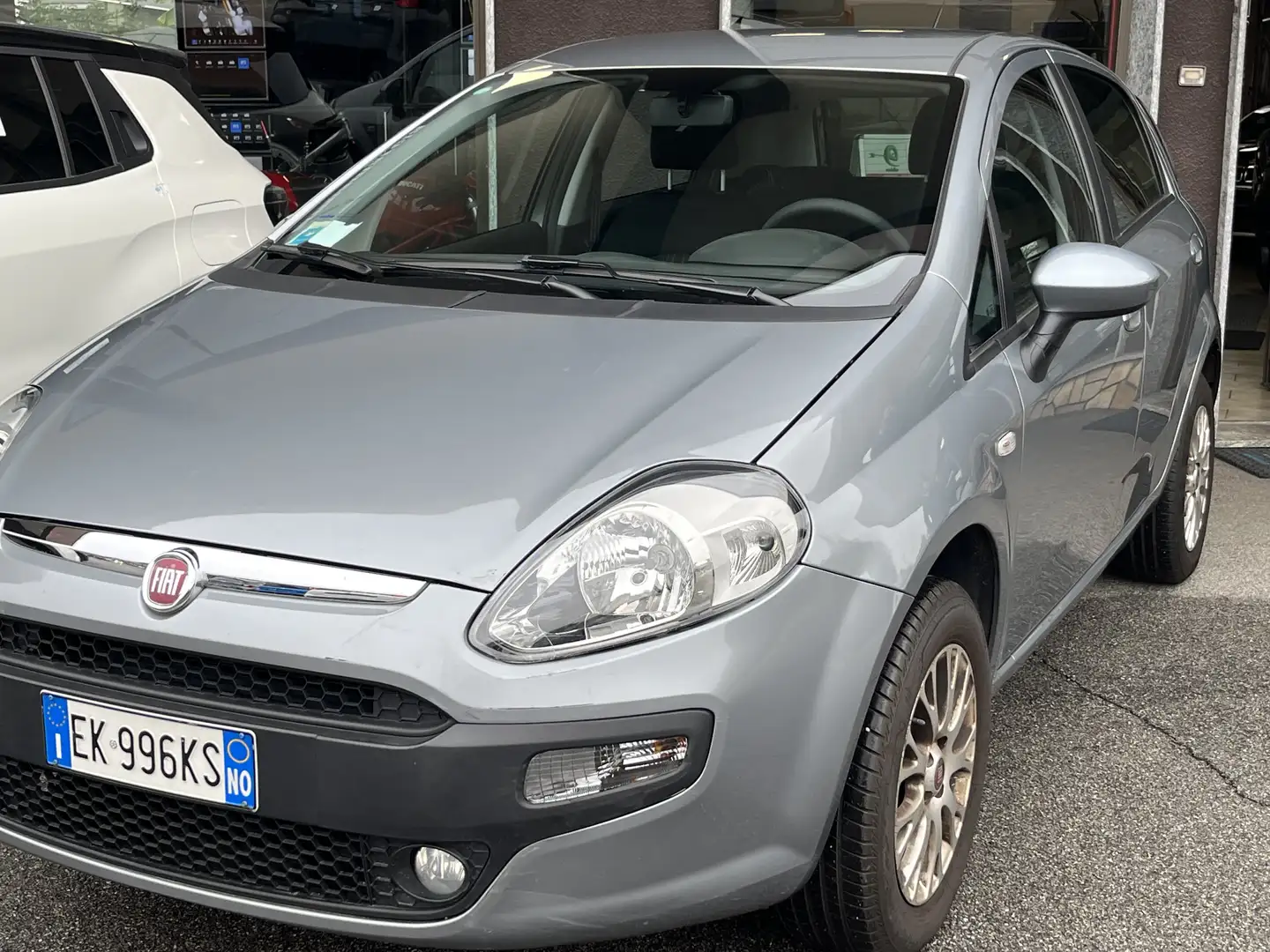 Fiat Punto Evo Punto III 2009 Evo 5p 1.4 natural power Emotion Gris - 1