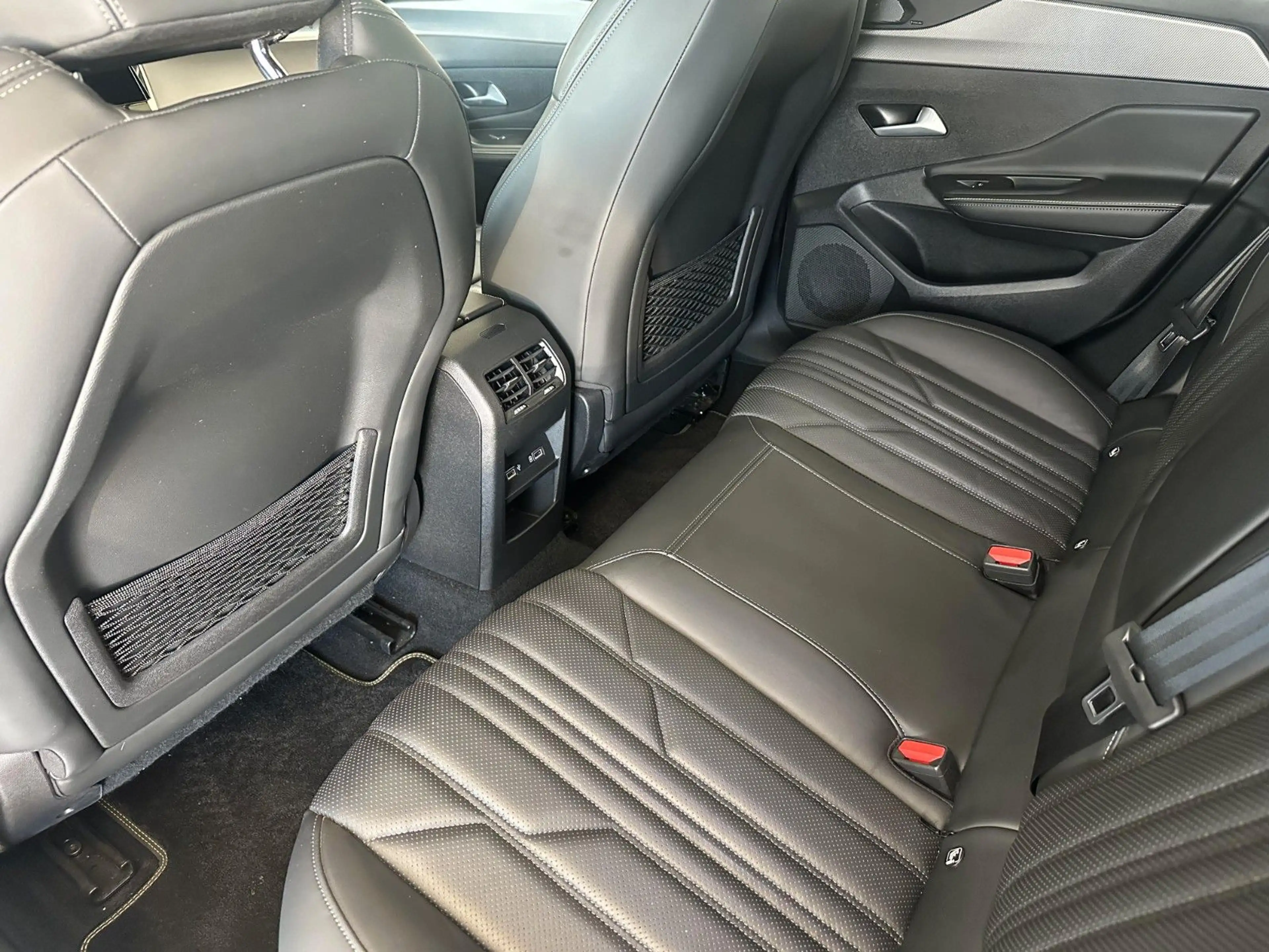 Peugeot 308 SW Hybrid 225 GT Pack*360°*SZH*Massage*DAB+* — photo 11