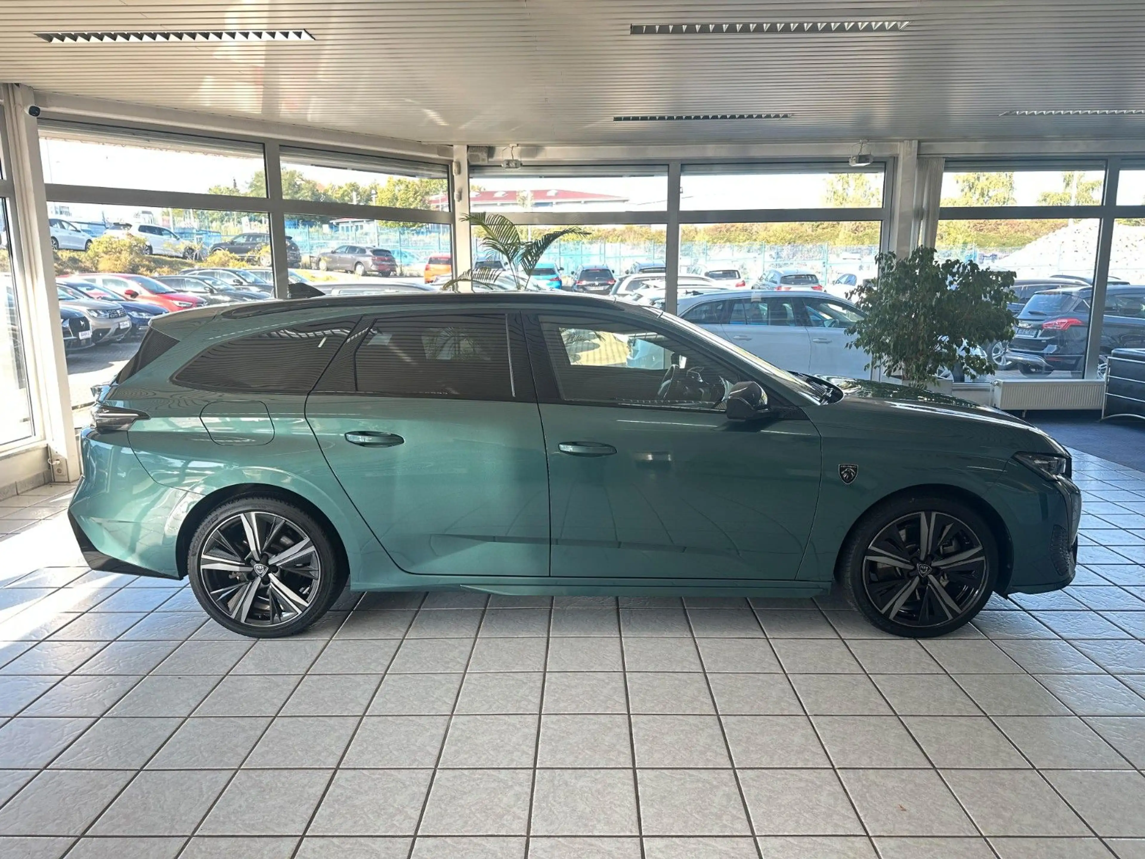 Peugeot 308 SW Hybrid 225 GT Pack*360°*SZH*Massage*DAB+* — photo 4