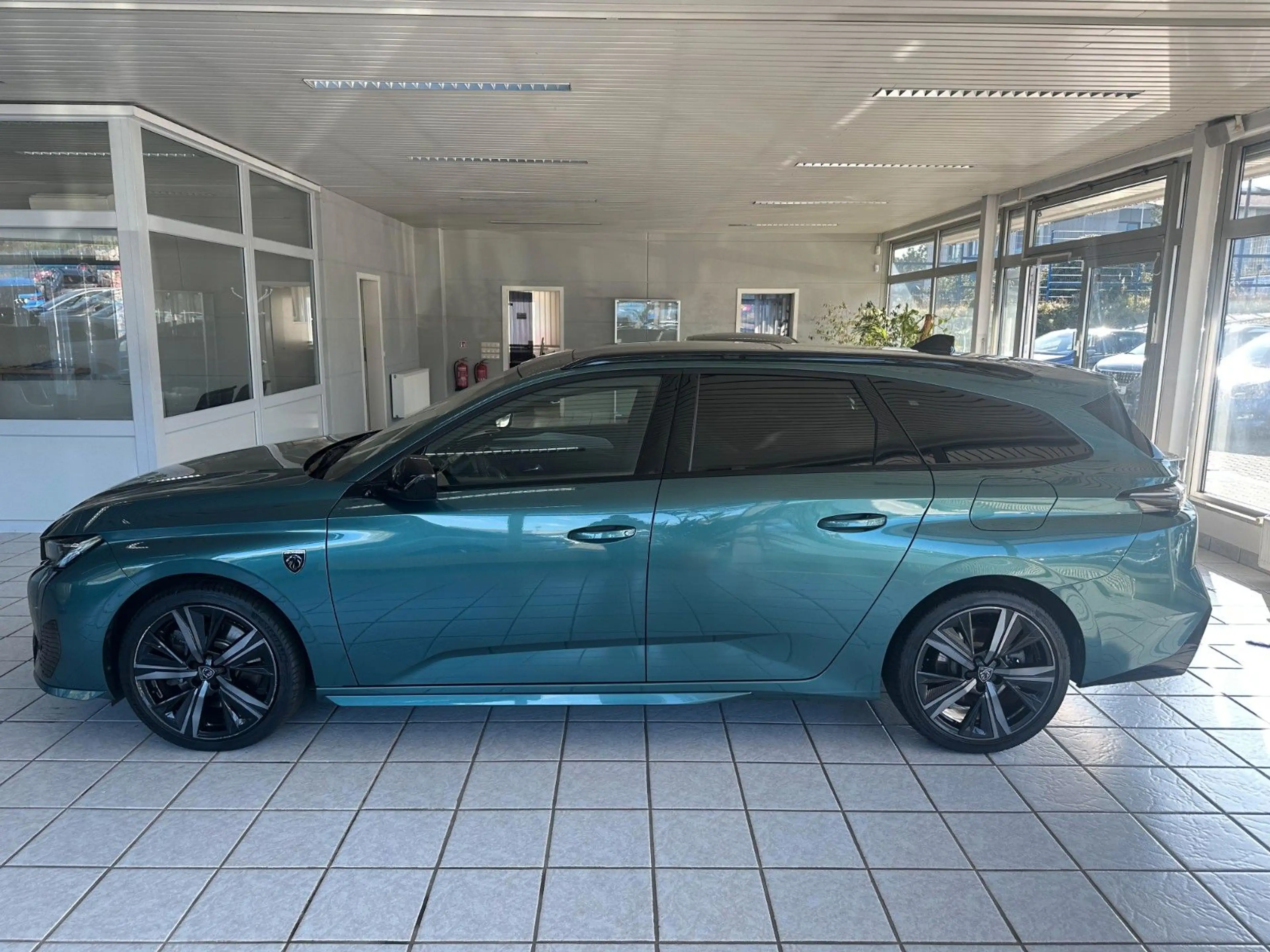 Peugeot 308 SW Hybrid 225 GT Pack*360°*SZH*Massage*DAB+* — photo 8