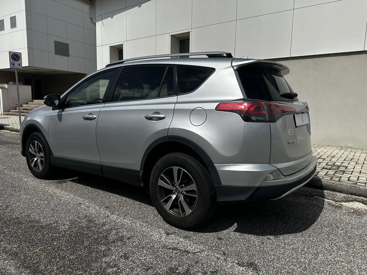 Toyota RAV4 2.0 D-4D 143cv MT Active 2WD GARANZIA TOYOTA — foto 4