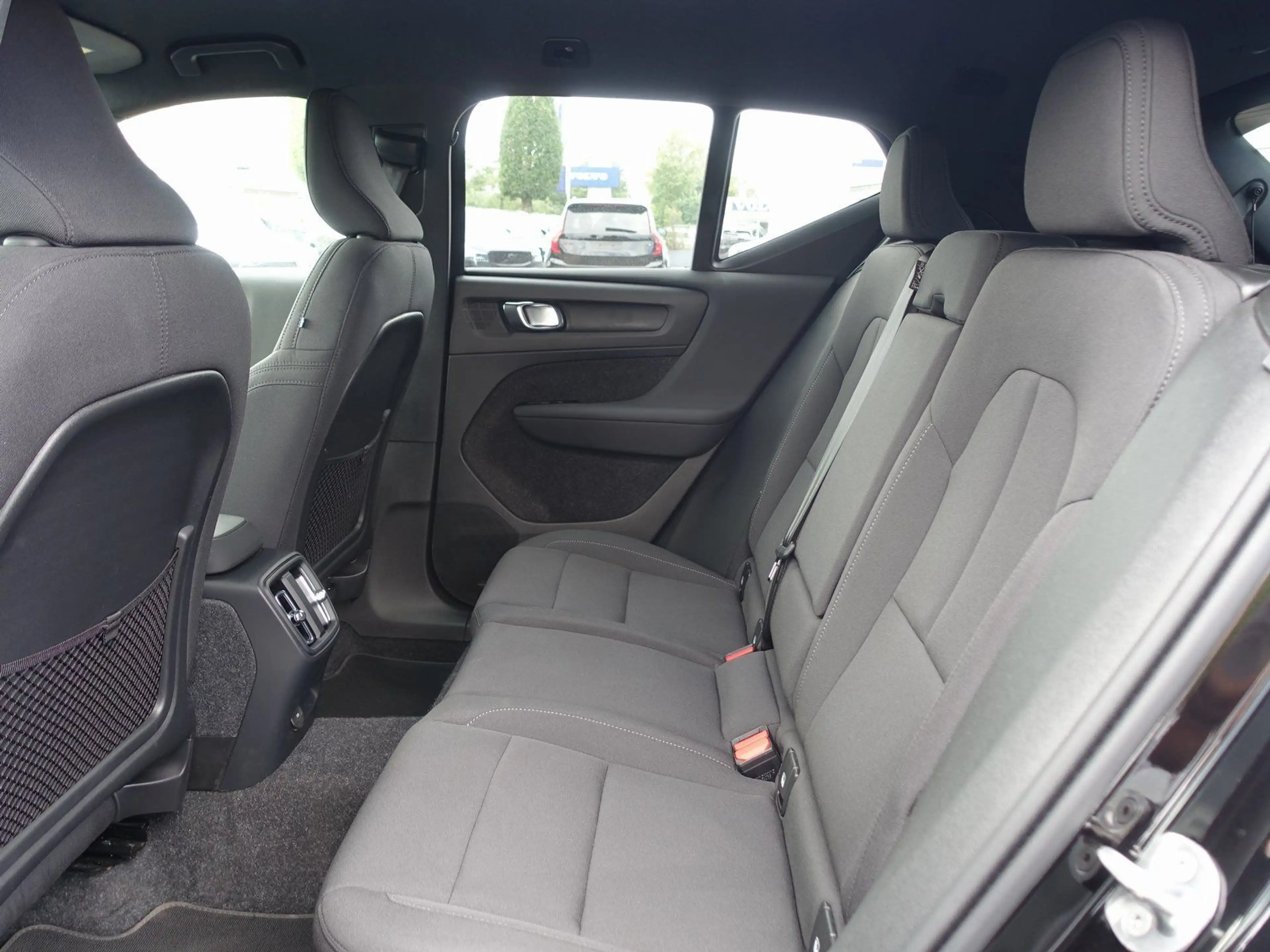 Volvo EX40 Plus Twin Motor Elektrisch 360°/CarPlay — photo 10