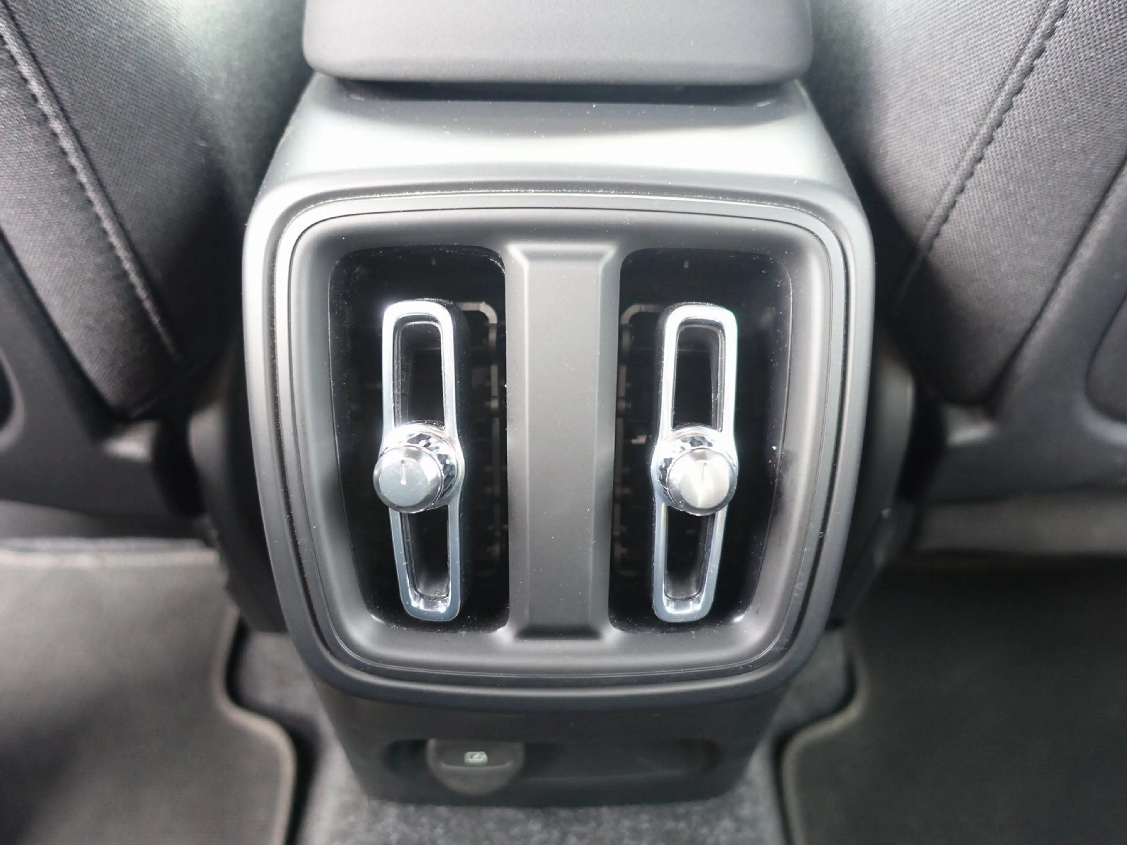 Volvo EX40 Plus Twin Motor Elektrisch 360°/CarPlay — photo 14