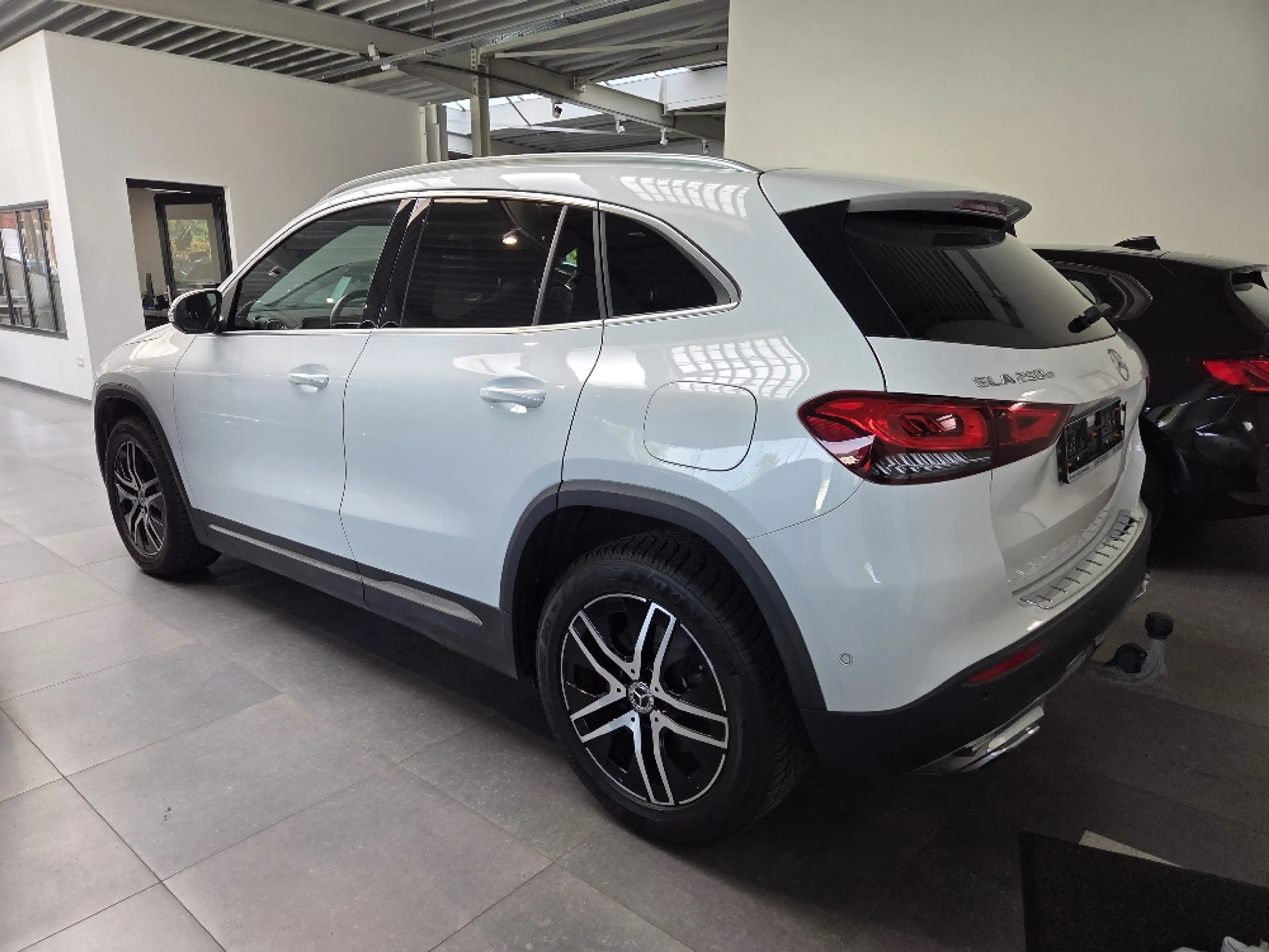 Mercedes-Benz GLA 250 GLA 250 e PHEV Business Line — photo 3